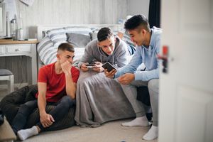 Des contenus qui paraissent anodins peuvent véhiculer une idéologie masculiniste en sous-texte.