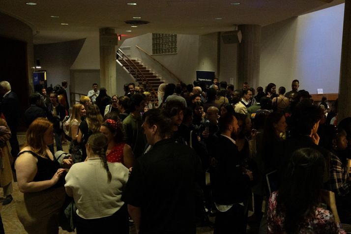 La salle Claude-Champagne a accueilli près de 300 personnes.