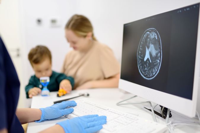 A team led by Sarah Lippé has developed a method that can determine in minutes whether a baby’s brain development is advanced, delayed or in line with their chronological age.