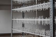 L'installation «12 millions», réalisée à partir de centaines d’éprouvettes des laboratoires de biologie de l’Université de Montréal