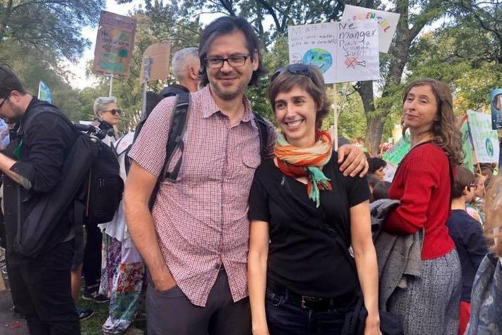 Aaron Courville lors de la Marche pour le climat, le 27 septembre 2019 à Montréal, en compagnie de sa conjointe Joëlle Pineau.