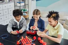 Avec ce don, Frantz Saintellemy et Vickie Joseph soutiennent l’ambitieux projet de la Faculté des sciences de l’éducation de l’UdeM de réduire les inégalités en favorisant notamment l’usage des technologies d’apprentissage.