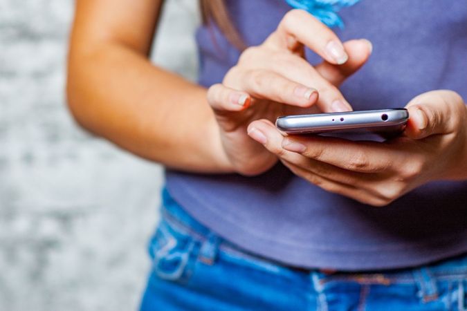 L’application TikTok, devenue une plateforme de référence pour parler de santé mentale, relaie aussi une pléthore d’informations erronées.