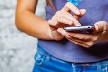 L’application TikTok, devenue une plateforme de référence pour parler de santé mentale, relaie aussi une pléthore d’informations erronées.