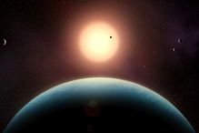 Représentation artistique du système multi-planétaire L 98-59. Cinq petites exoplanètes sont en orbite compacte autour de cette naine rouge, située à 35 années-lumière. En avant-plan, on voit la super-Terre de la zone habitable L 98-59 f, dont l'existence a été confirmée dans cette étude.
