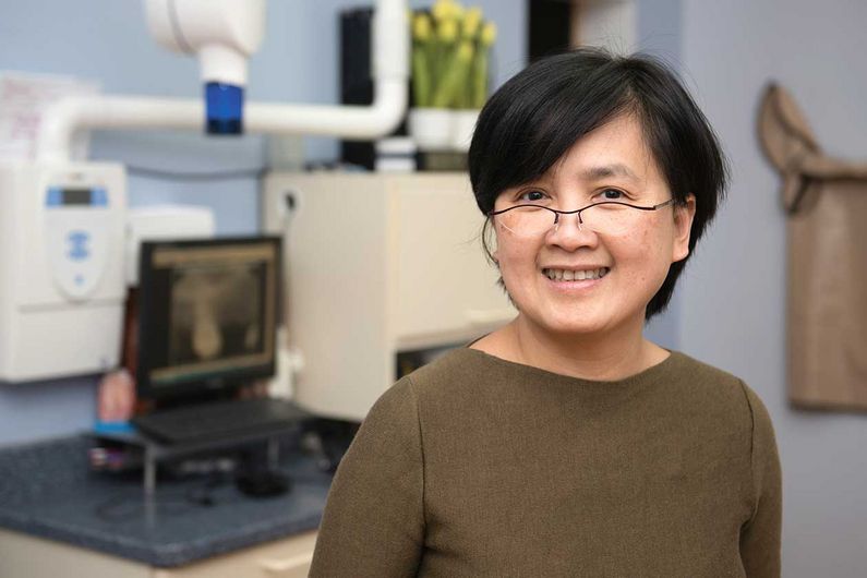 Thuy Hang Le, dans son cabinet dentaire de Côte-des-Neiges.