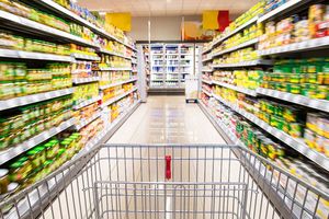 En moyenne, près de la moitié (45 %) des calories ingérées par les Canadiens proviennent d’aliments ultratransformés, tels les boissons sucrées, les mets prêts à manger ou ceux servis en restauration rapide.