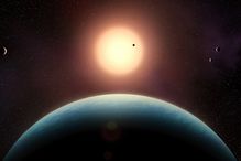 Illustration of the planetary system of L 98-59. Five small exoplanets orbit closely around this red dwarf star, located 35 light-years away. In the foreground is the habitable-zone super-Earth L 98-59 f, whose existence was conùfirmed in this study. Credit: Benoît Gougeon/UdeM