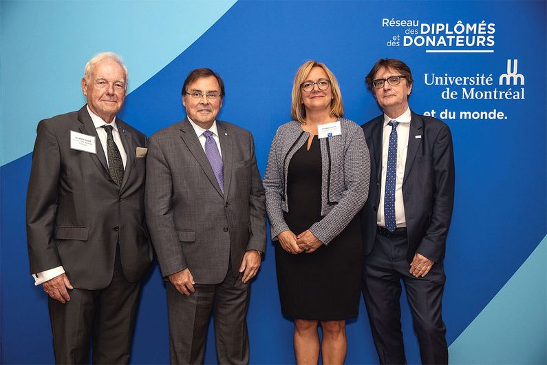 De gauche à droite: Jacques Girard, président de l’Association et du conseil des diplômés; le recteur Guy Breton; Martine Lavoie, directrice principale des relations avec les diplômés; et Paul Lewis, vice-recteur associé aux relations avec les diplômés, aux partenariats et à la philanthropie. De gauche à droite: Jacques Girard, président de l’Association et du conseil des diplômés; le recteur Guy Breton; Martine Lavoie, directrice principale des relations avec les diplômés; et Paul Lewis, vice-recteur associé aux relations avec les diplômés, aux partenariats et à la philanthropie.