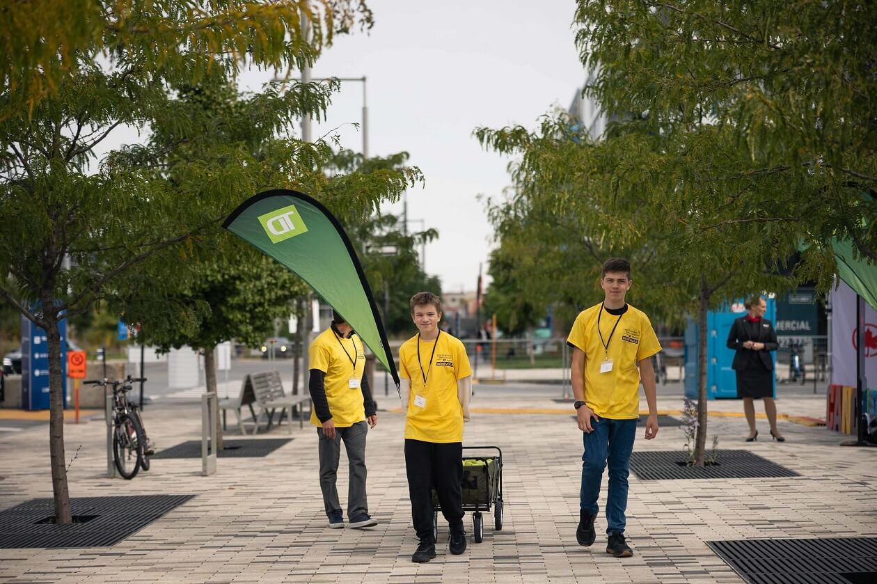 Les bénévoles des Grandes Retrouvailles de l'UdeM au journée festive au Campus MIL