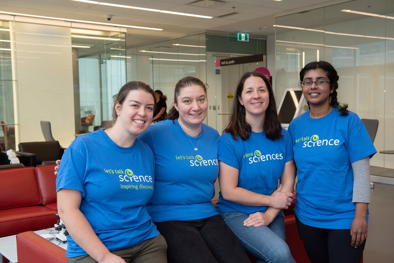 Bernice Chabot-Giguère et des bénévoles de parlons sciences