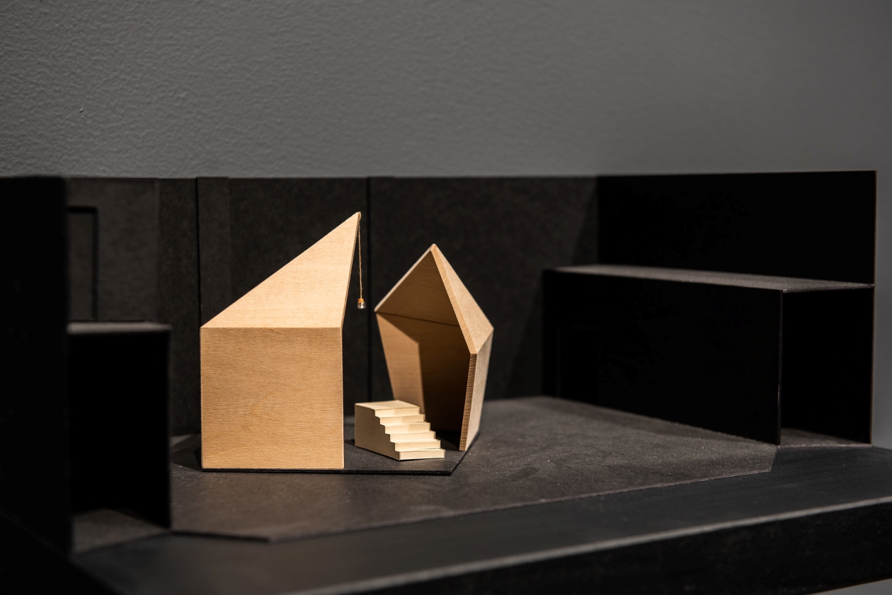 Exposition "Constructions opératiques" par la commissaire Marie-Josèphe Vallée