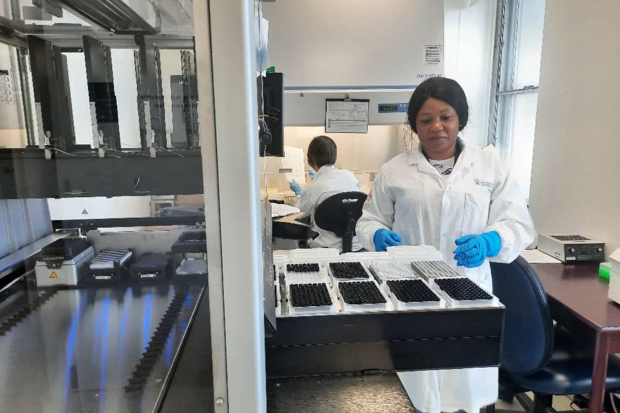 Parvine Basimane Bisimwa a été affectée au Centre de recherche du CHU Ste-Justine, sous la houlette d’Isabelle Boucoiran, professeure agrégée de clinique au Département d’obstétrique-gynécologie de la Faculté de médecine.