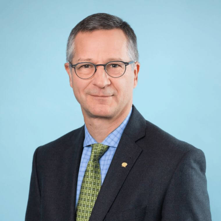 René Provost, diplômé en droit (1988) de l'Université de Montréal