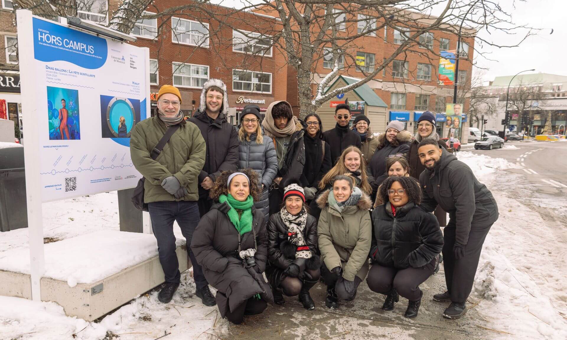 Vernissage de l'exposition avec l'équipe organisatrice et des étudiants