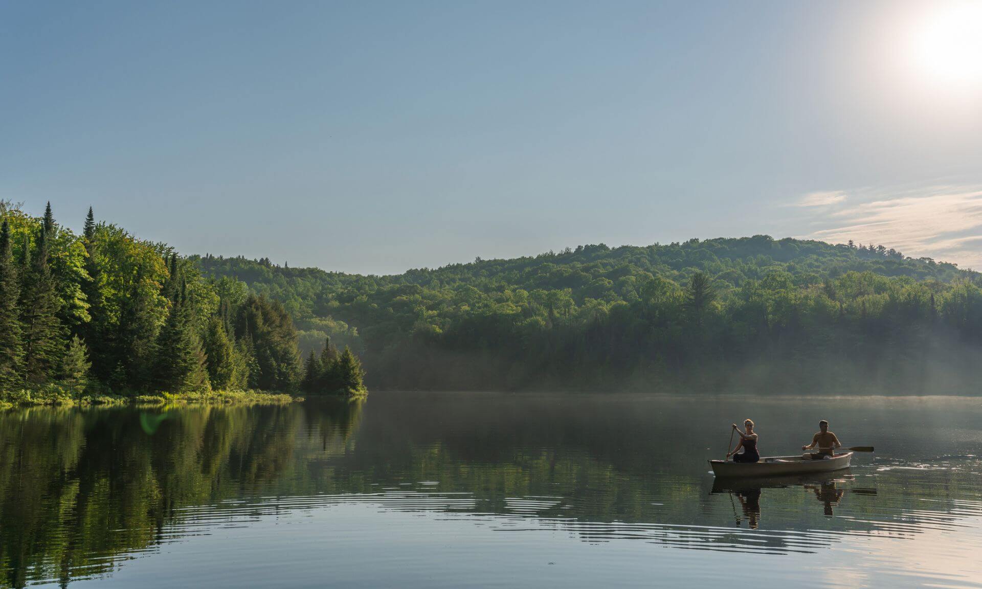 Avec l’immersion offerte par la réalité virtuelle, le patient, muni d’un casque, est transporté dans des paysages québécois accompagnés de musique et des sons de la nature.
