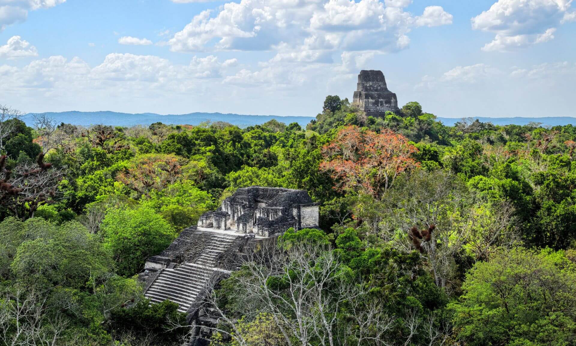 L’analyse de sédiments vieux de 3300 ans tirés du lac Laguna Itzan, dans le nord du Guatemala, remet en question l'hypothèse selon laquelle le déclin des Mayas soit essentiellement attribuable à des épisodes répétés de sécheresse.