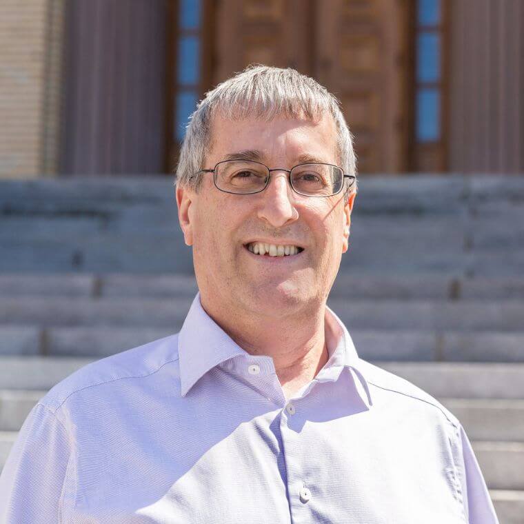 Yves Brun, professeur titulaire au Département de microbiologie, infectiologie et immunologie de l’Université de Montréal