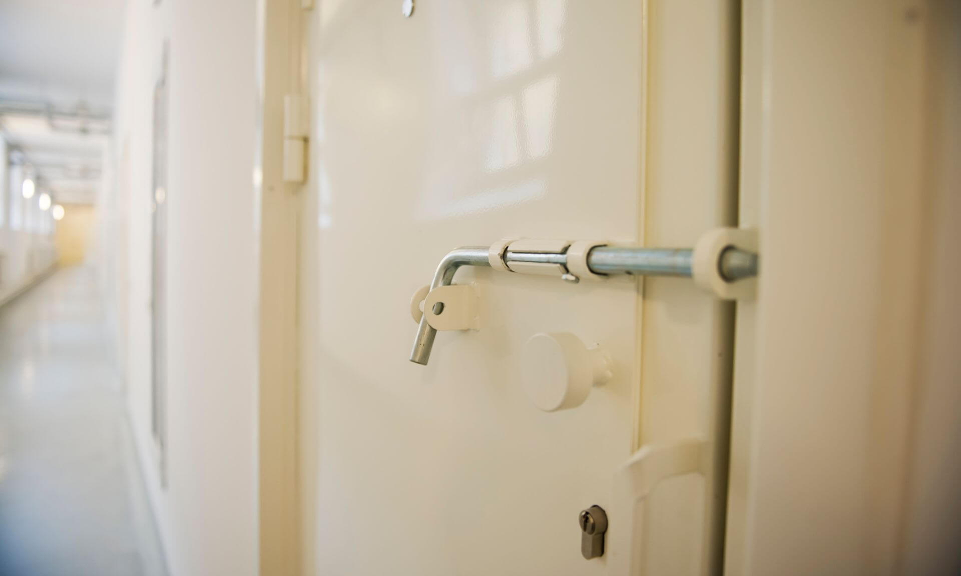 L’effet de l’isolement disciplinaire est globalement nul, voire négatif, à l’échelle des groupes étudiés.