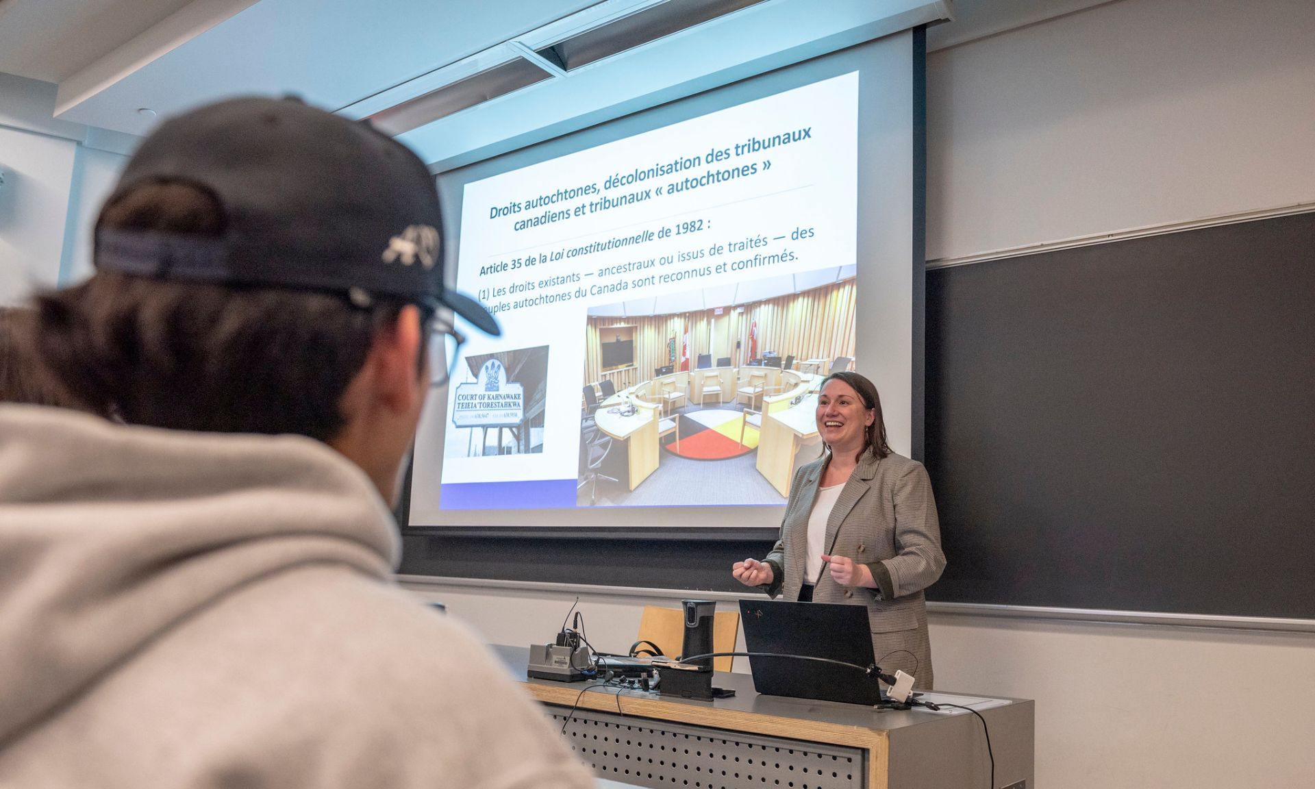 Les élèves ont pu assister au cours de droit constitutionnel de la professeure Karine Millaire.