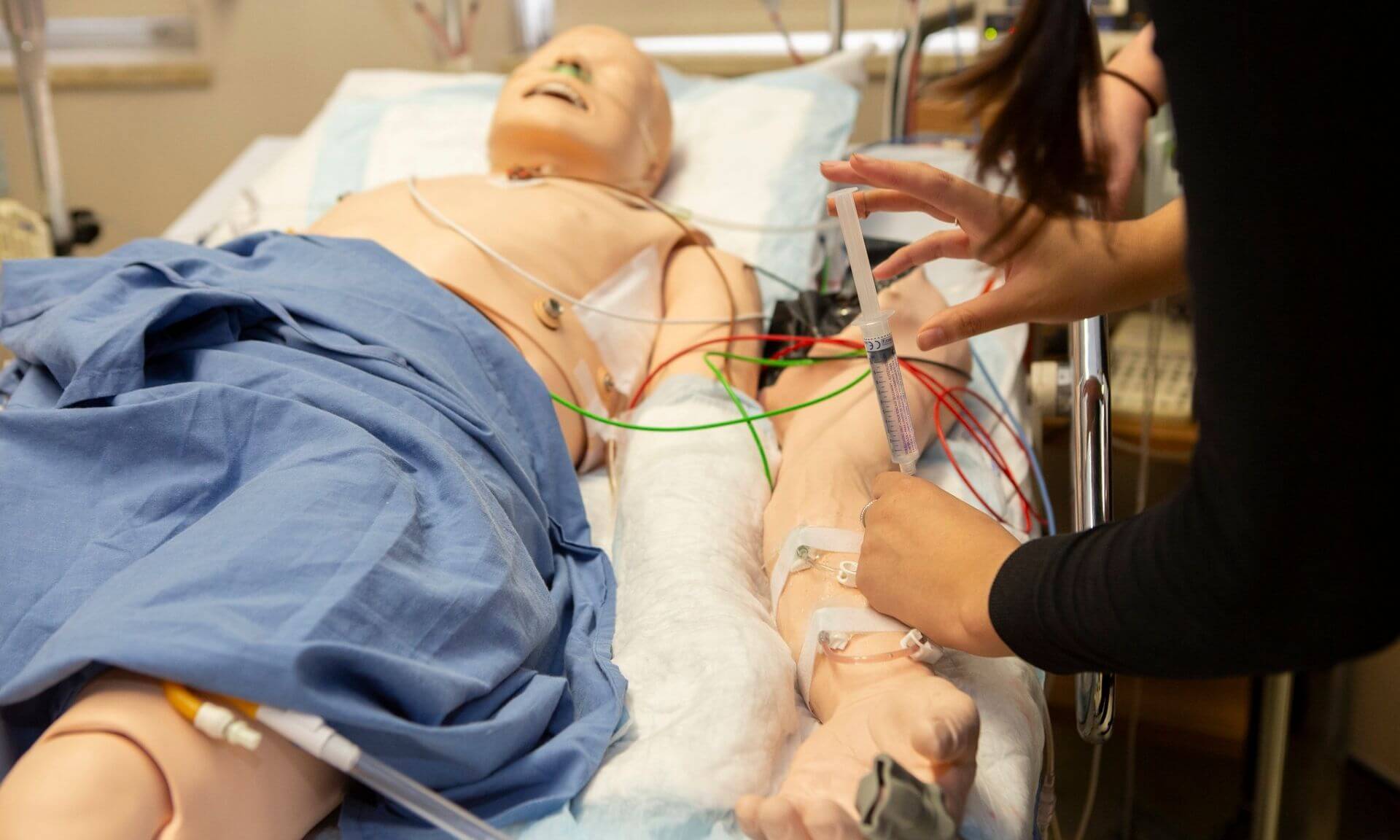 Des élèves de Pessamit au Centre d’expertise en simulation en santé.