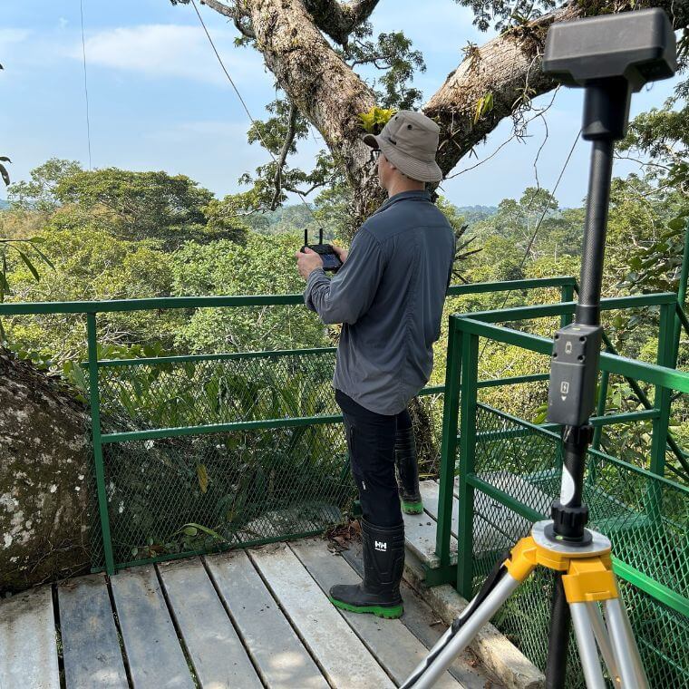 Étienne Laliberté sur le terrain 