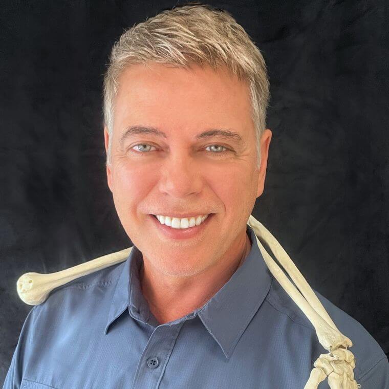 Dr Éric Renaud, professeur adjoint de clinique au Département de chirurgie de l'Université de Montréal