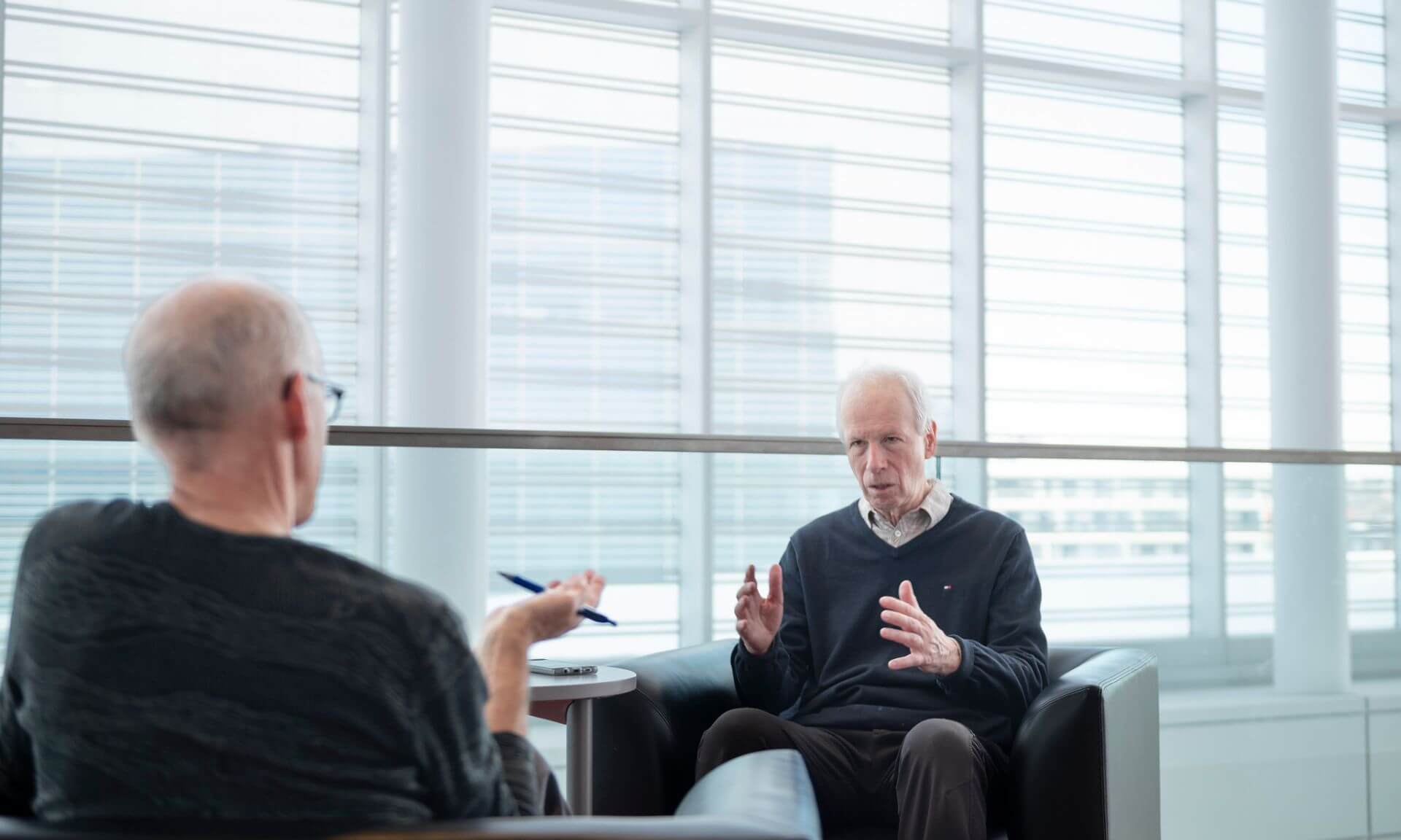 Stéphane Dion en entrevue avec Jeff Heinrich, attaché de presse de l'Université de Montréal