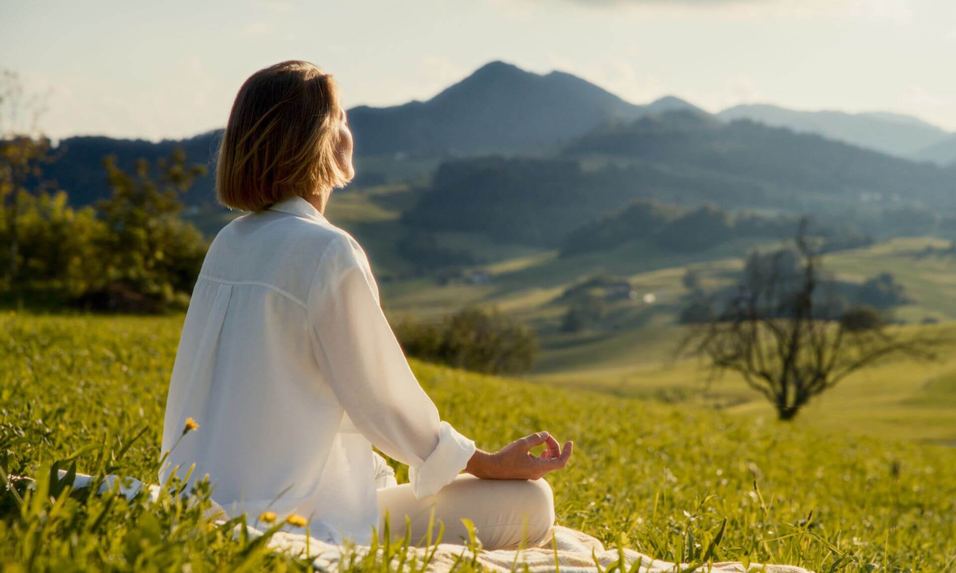 Il existe une circularité profonde entre écologie intérieure et écologie extérieure: en prenant soin de la planète, on prend soin de soi-même et, en cultivant son monde intérieur, on devient des agents de soin pour la Terre. 
