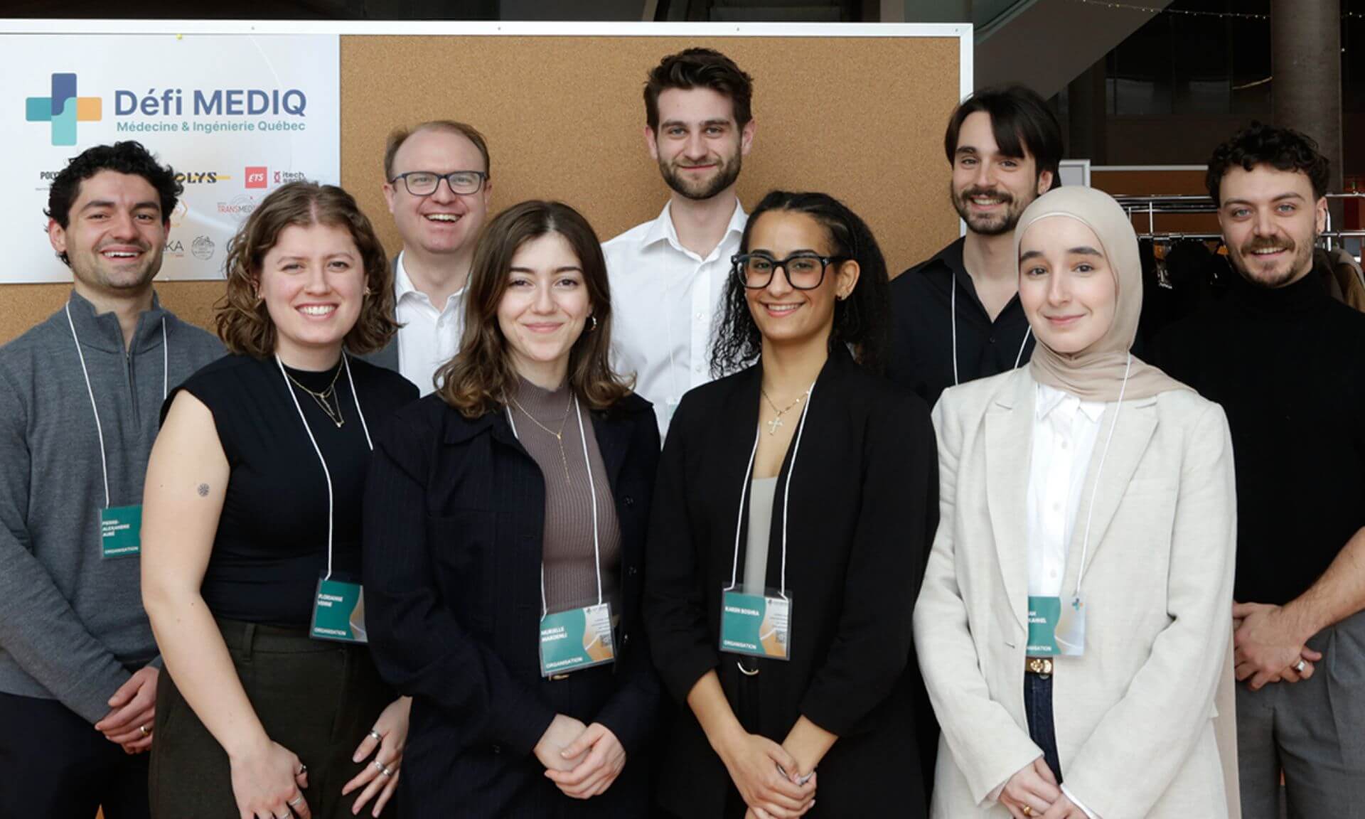 Comité organisateur. De gauche à droite: Pierre-Alexandre Aubé (médecine 1re année), Florianne Venne (génie biomédical), Benjamin de Leener (professeur à Polytechnique Montréal), Murielle Mardenli (génie informatique), Léo Croufer (médecine 1re année), Karen Boshra (médecine 1re année), Félix Marcil-Gendreau (médecine 1re année), Zainah Moukahhel (médecine 1re année), Olivier Larose (génie mécanique)
