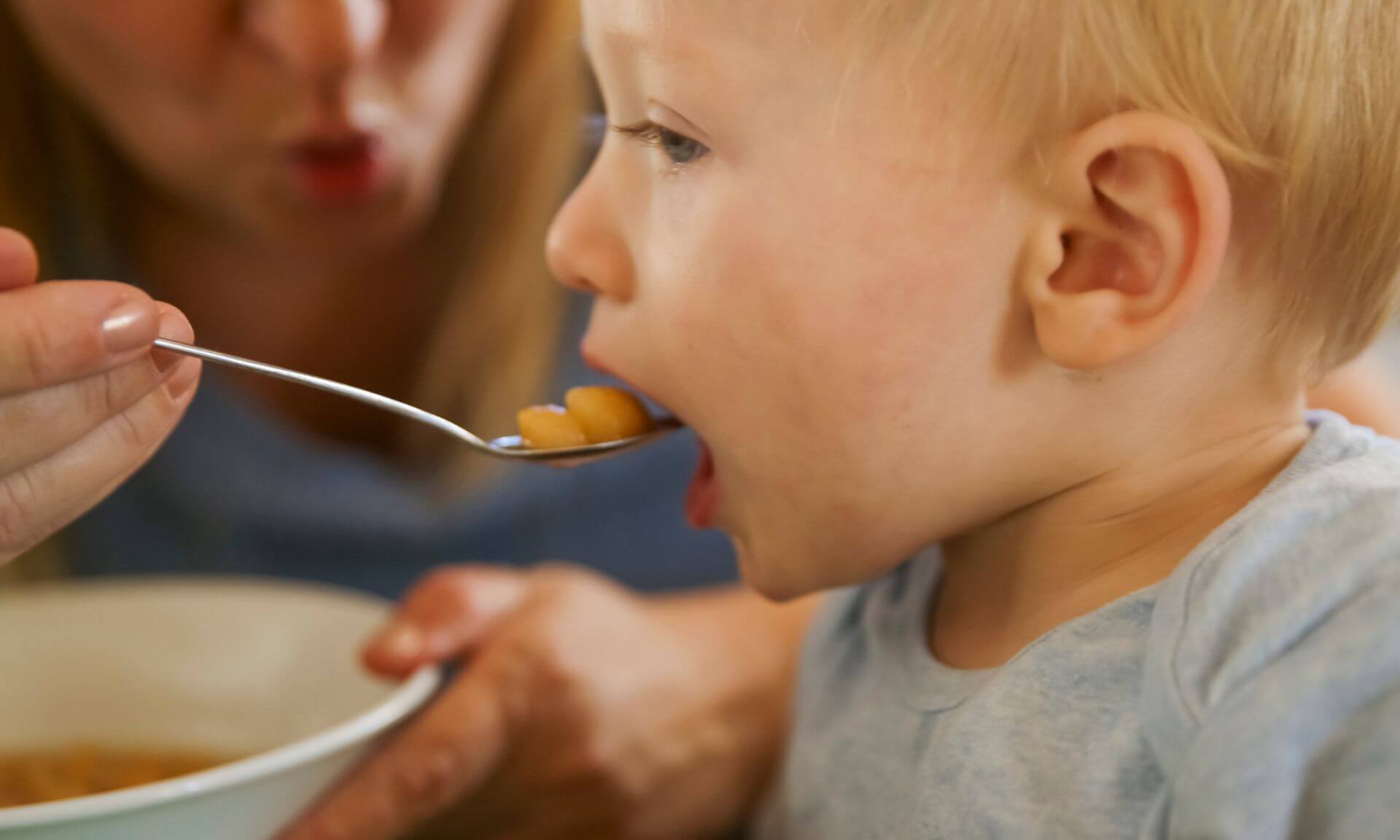 Le microbiome intestinal des enfants vivant avec la fibrose kystique diffère de celui des enfants en santé et évolue selon une trajectoire particulière.