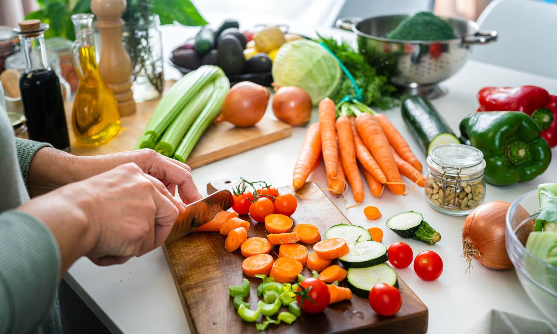 Les autrices appellent à l’abondance de couleurs et de variétés pour une assiette équilibrée.