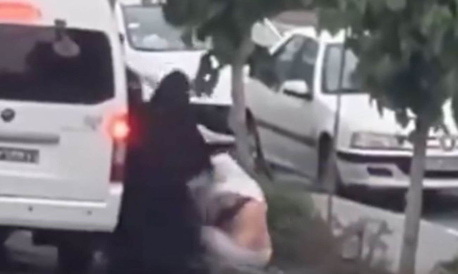 «Regarder ne devrait pas être un acte passif, car il ne s'agit pas seulement de voir la violence: il s'agit de comprendre ce qu'elle produit, ce qu'elle cache, ce qu'elle répète, et comment nous pouvons, par une démarche féministe et critique, transformer ces images en mémoire, en soin et en résistance.»