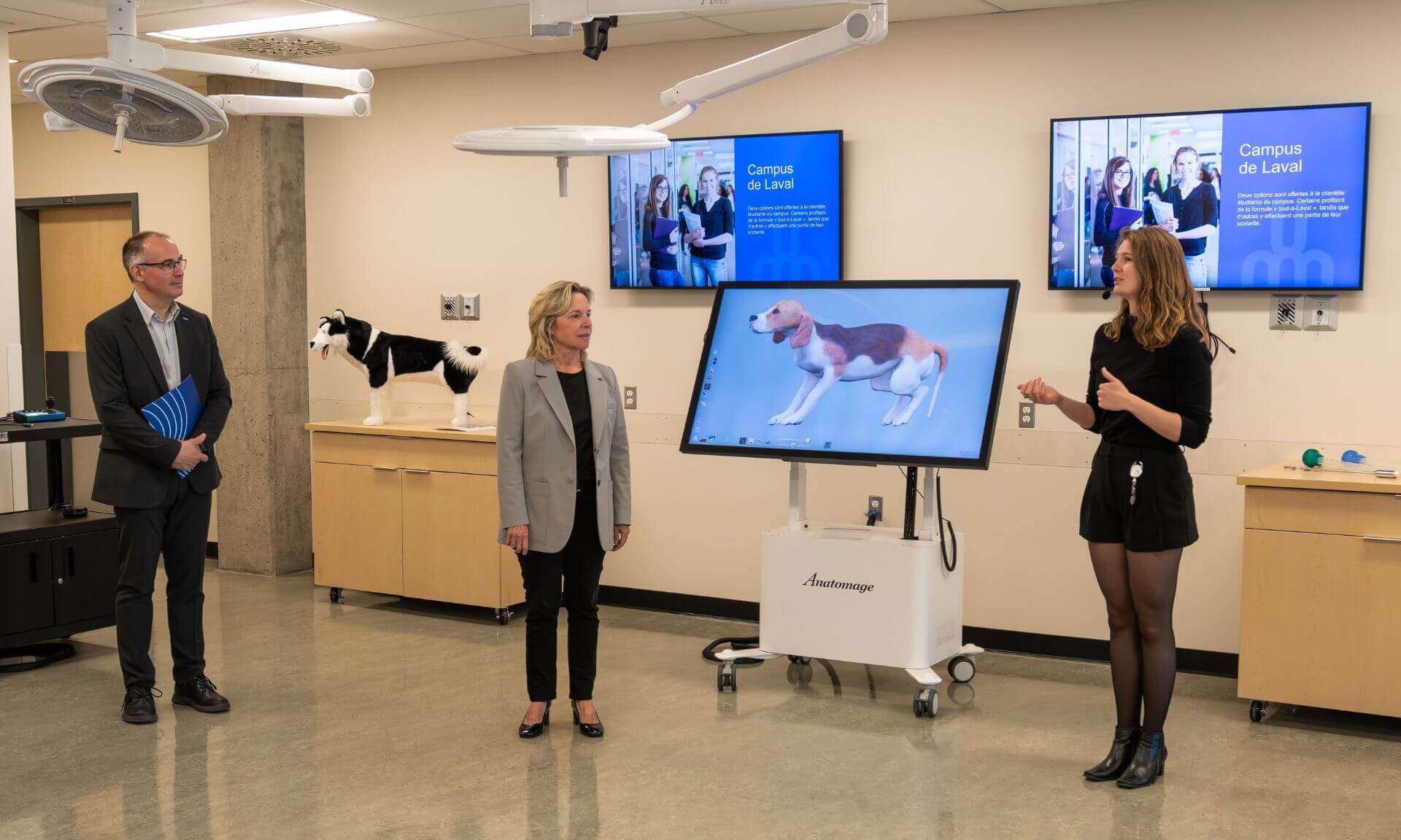 Le pavillon comprend notamment des salles de classe, un centre de simulation et de réalité virtuelle vétérinaire, une salle de chirurgie, une salle de radiologie, des laboratoires, une animalerie et des bureaux.
