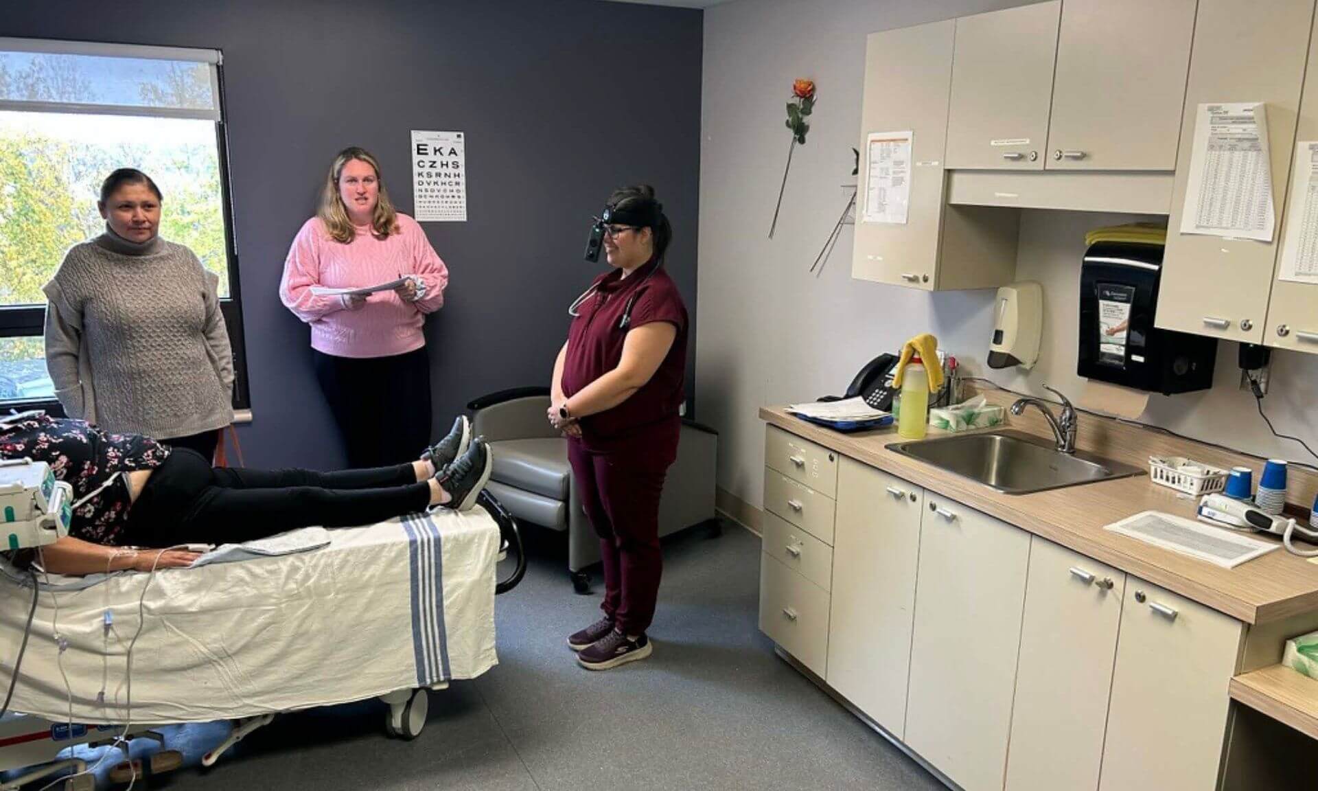 Jacinthe Petiquay, Martha Petiquay, Catherine Roussel et Stéphanie Carrier-Corbeil lors du tournage. 