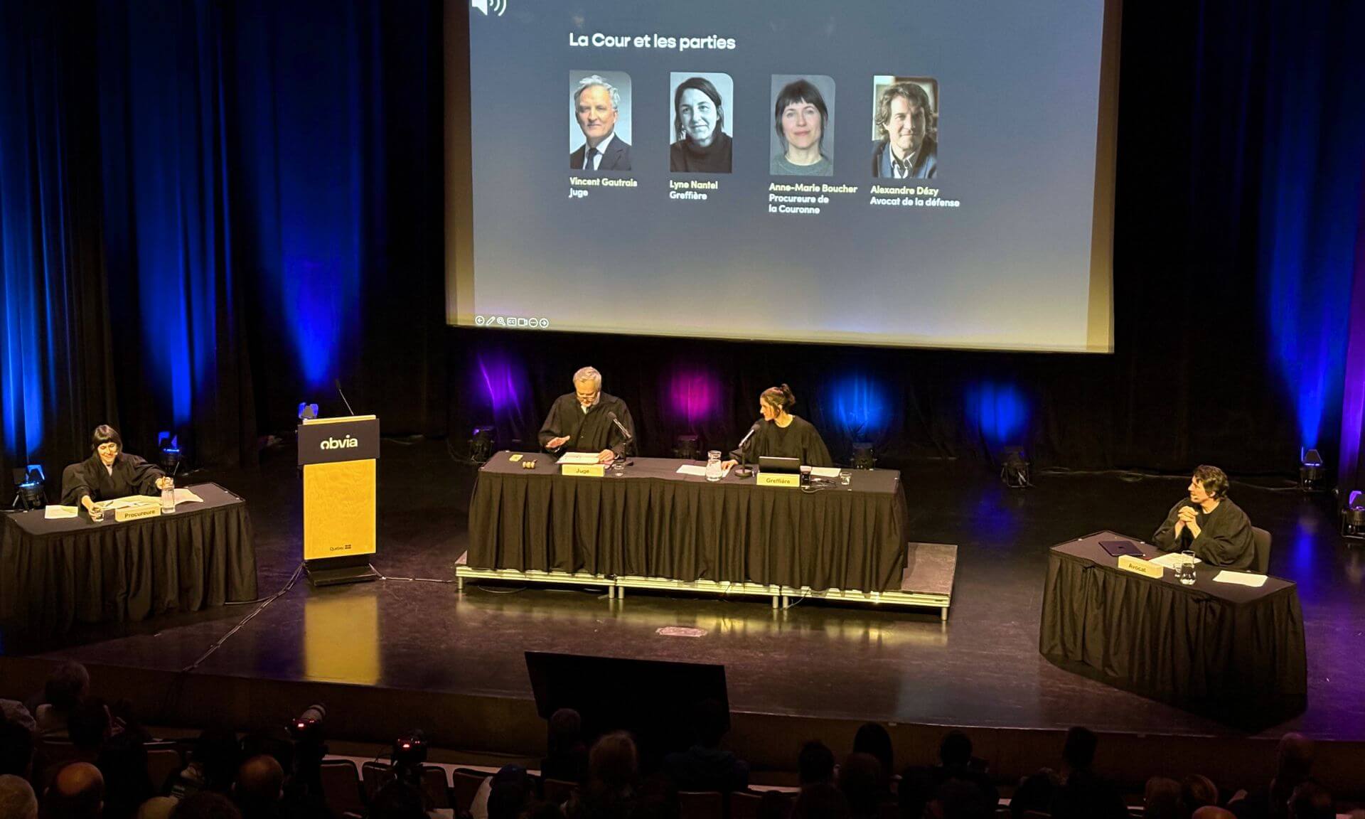 Anne-Marie Boucher, Vincent Gautrais, Lyne Nantel et Alexandre Dézy lors du faux procès «L’IA détruit-elle l’environnement?».