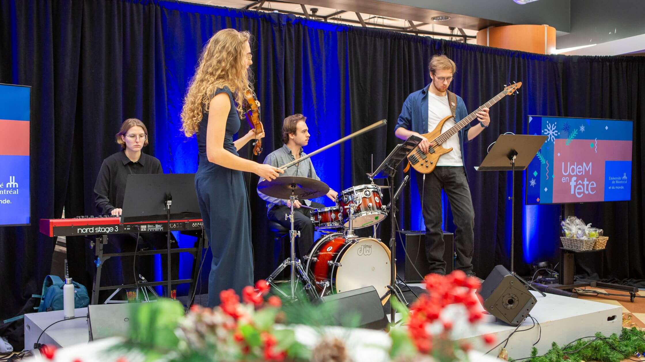 Juste avant le congé d'hiver, les membres de la communauté étudiante et du personnel se sont rassemblés à la cafétéria Chez Valère pour UdeM en fête.