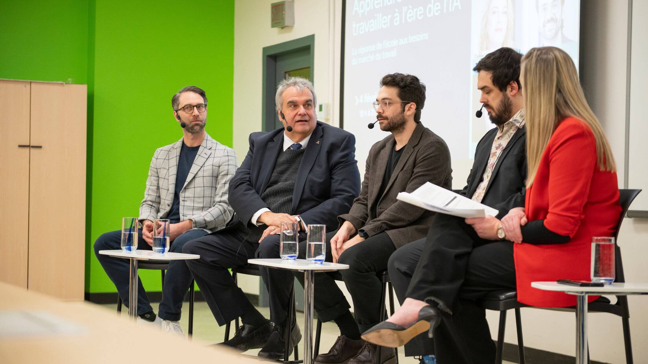 As part of the Faculty of Education's Grands entretiens series, members of the university community attended the roundtable discussion “Learning and working in the age of AI: How schools are responding to labor market needs.”