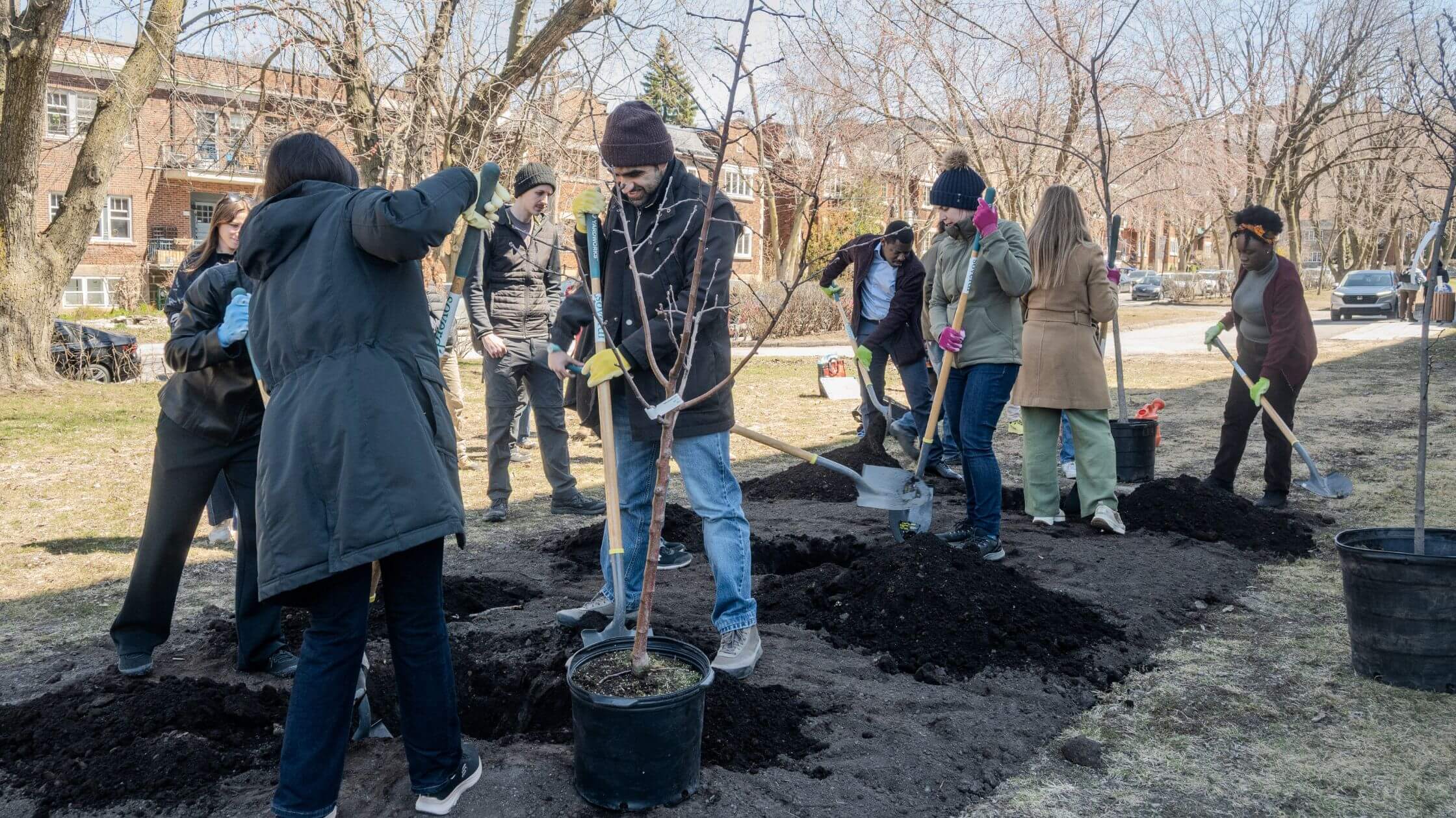 Une cinquantaine de personnes provenant de la communauté de l’UdeM et d’ailleurs se sont réunies à l’occasion de la 5e édition de l’Université d’été en biodiversité. L’évènement a permis de croiser une grande diversité de regards et d’expertises en santé publique, psychologie, écologie urbaine, biodiversité, recherche, verdissement, mobilisation citoyenne et santé planétaire.