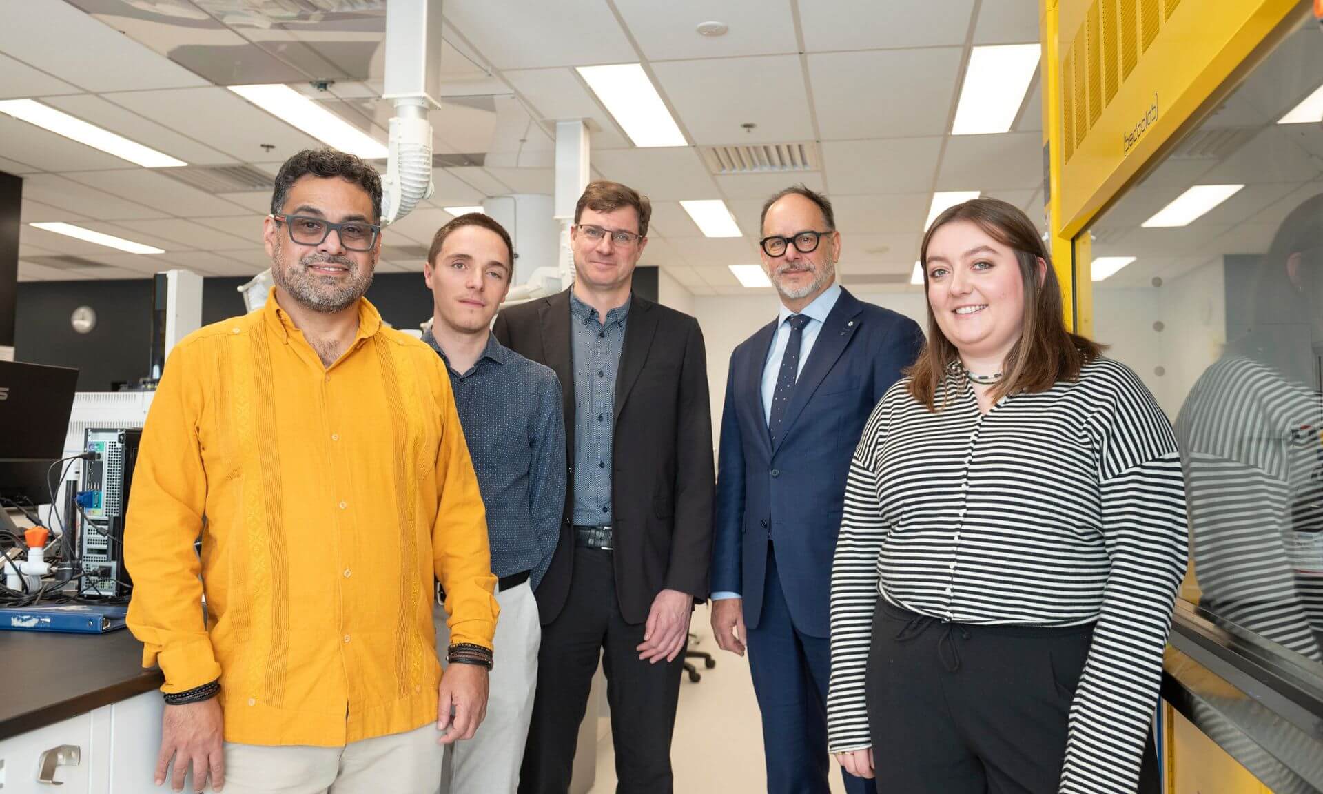Daniel Jutras is pictured with researchers Carlos Silva and Jean-François Masson, accompanied by postdoctoral fellow Aisla Geddis and doctoral student Corentin Charbonnier.