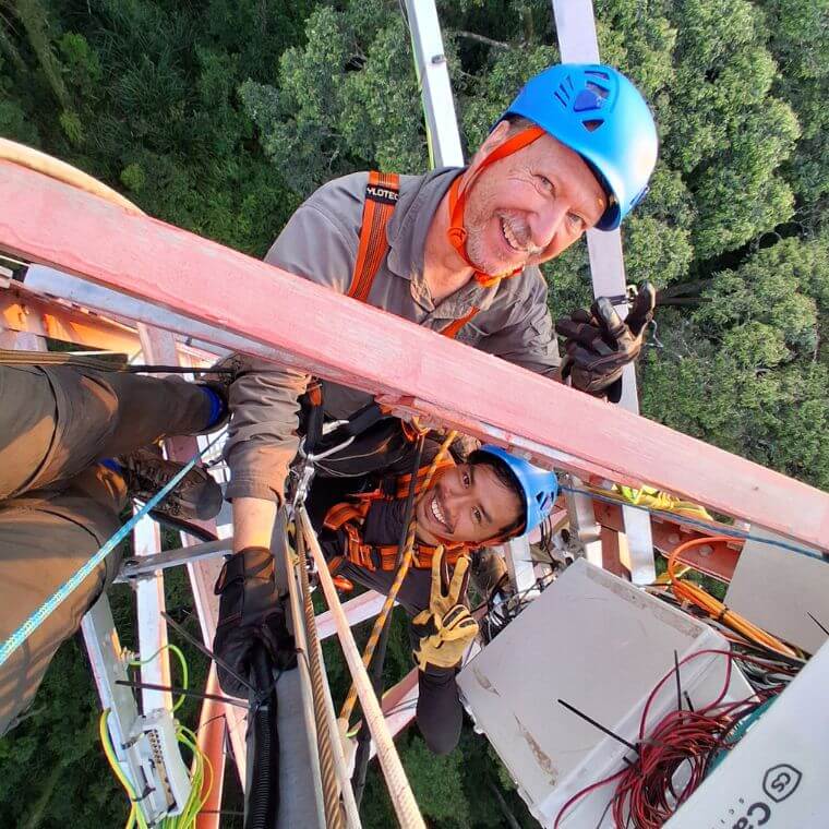 Les instruments ont été ajoutés en 2026. Voici à quoi ressemble une tour de mesure de flux entièrement équipée.