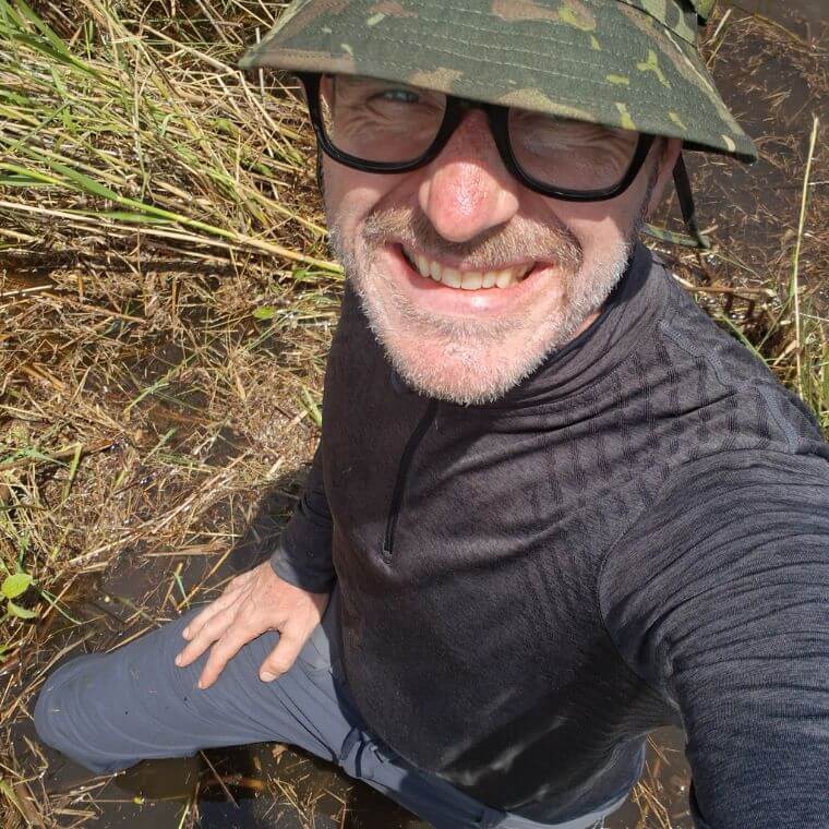 Oliver Sonnentag dans un marécage de la province du Golfe, sur la côte sud de la Papouasie-Nouvelle-Guinée, dans le cadre du projet TroPeaCC (Université d'Exeter, Royaume-Uni)