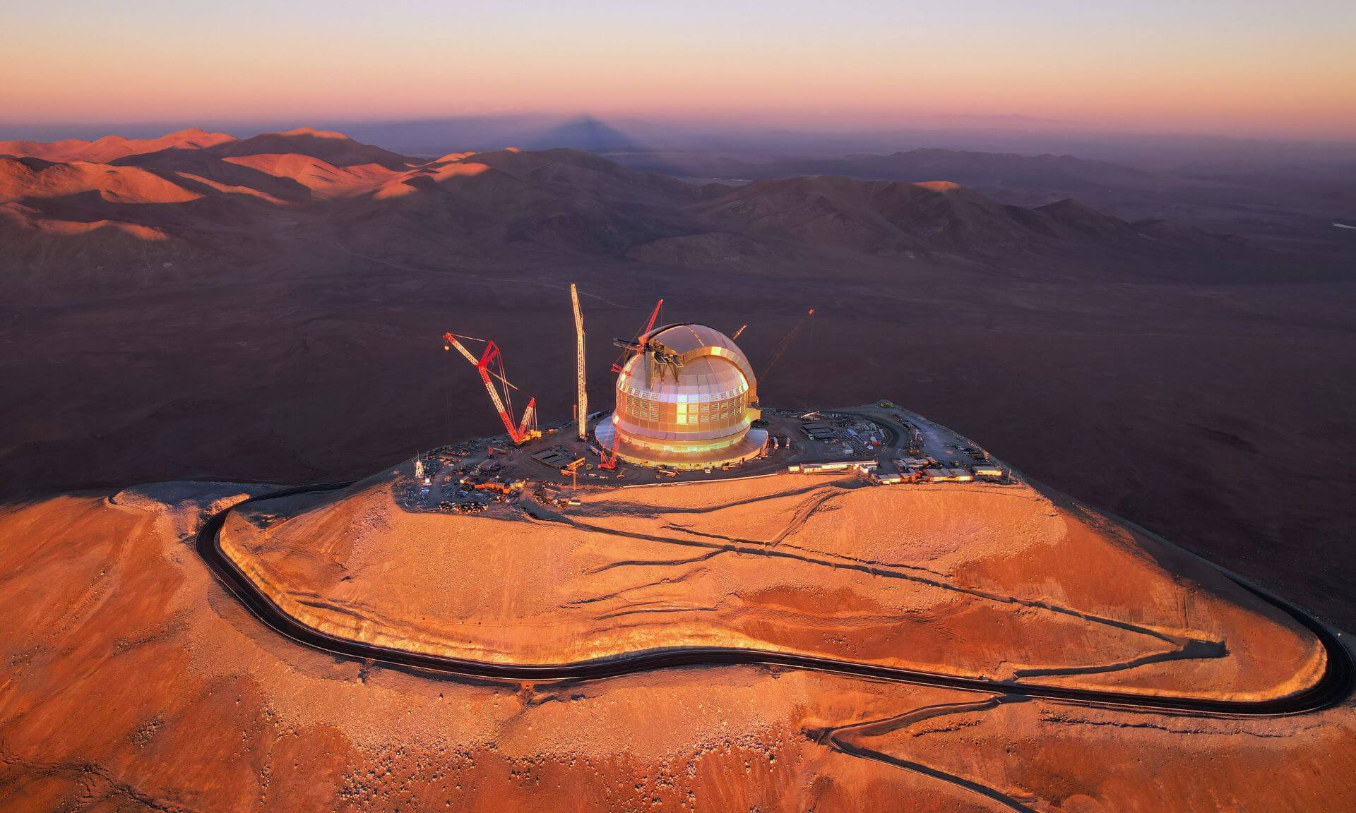 Construction du Télescope géant européen au Chili (mois d'avril)