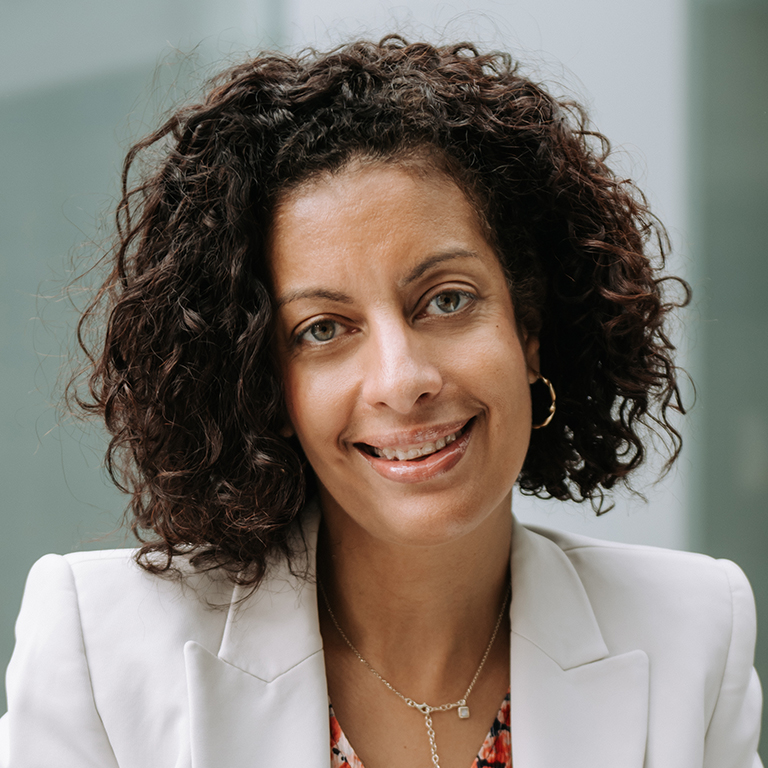 Professeure associée Dominique Anglade