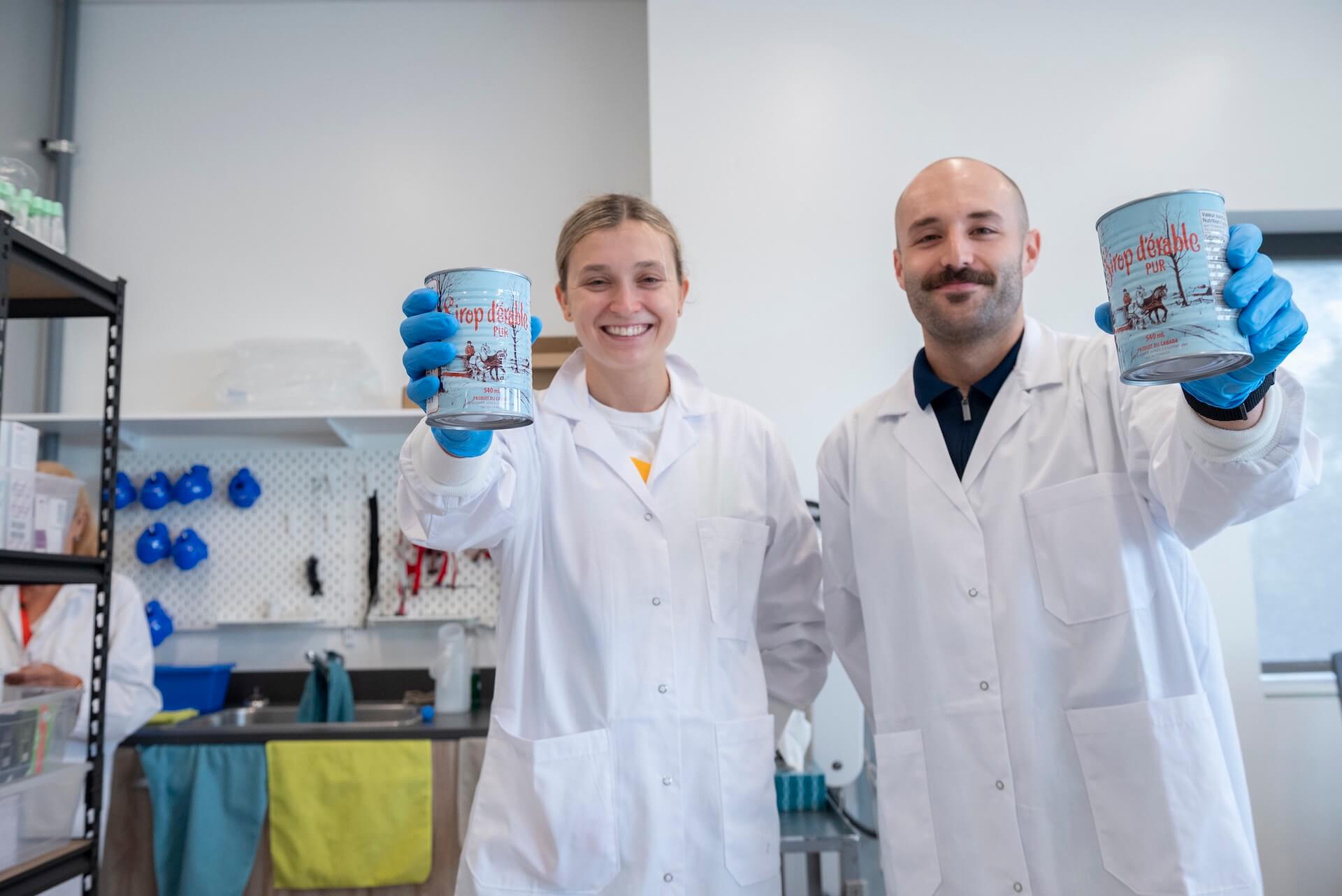Elizabeth Ferry et Philippe Parent, deux des membres de l’équipe de recherche visant à évaluer quelle dose de boisson à base de sirop d’érable peut être tolérée et offrir des performances optimales à vélo.