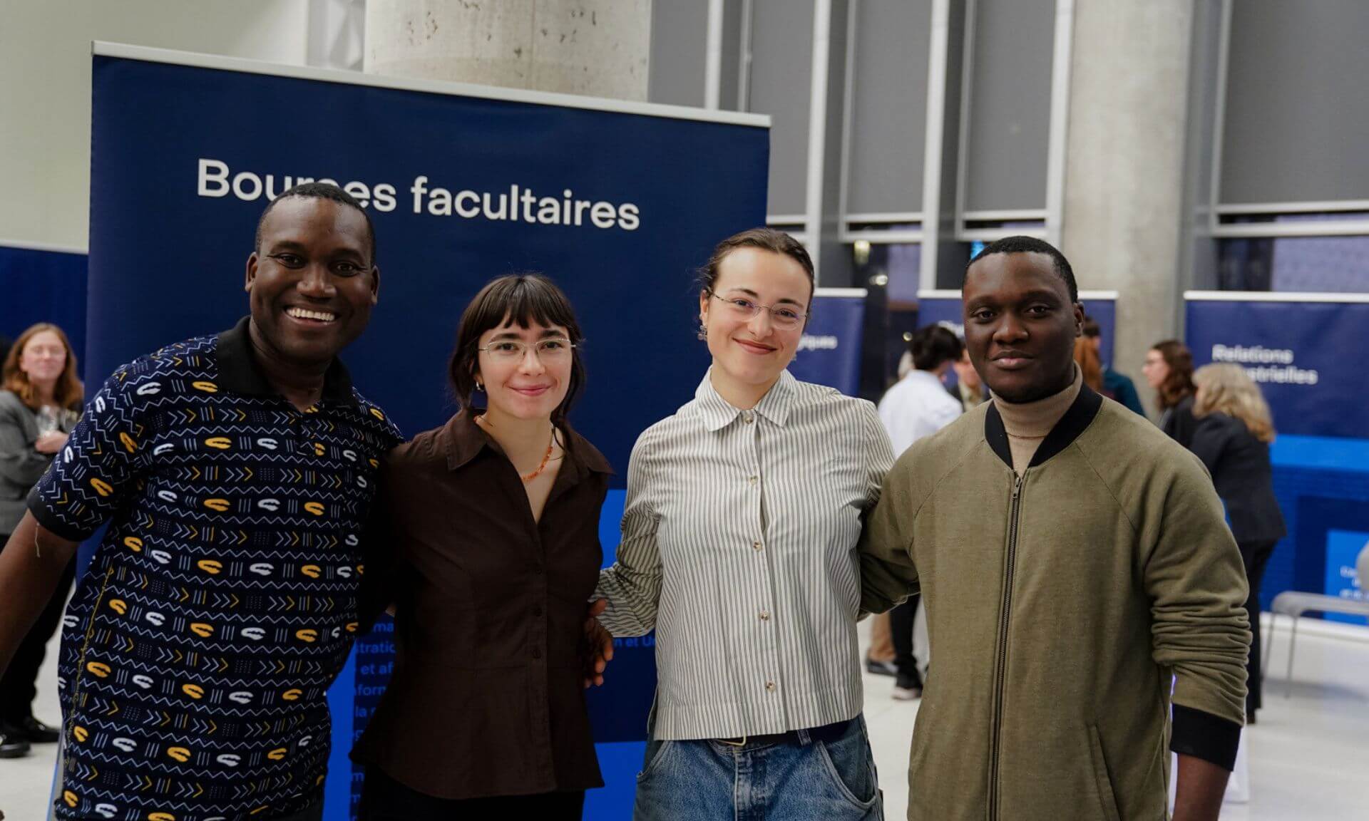 Quelques étudiantes et étudiants de la Faculté des arts et des sciences lors de la cérémonie