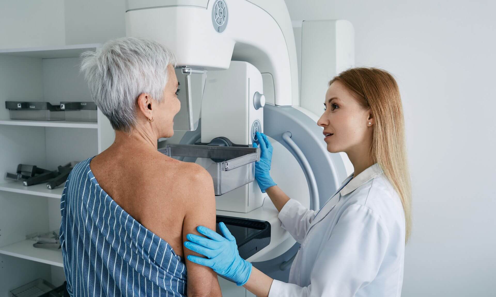 Le modèle vise à autonomiser les patientes tout en renforçant la coordination entre services d’oncologie et soins de première ligne.