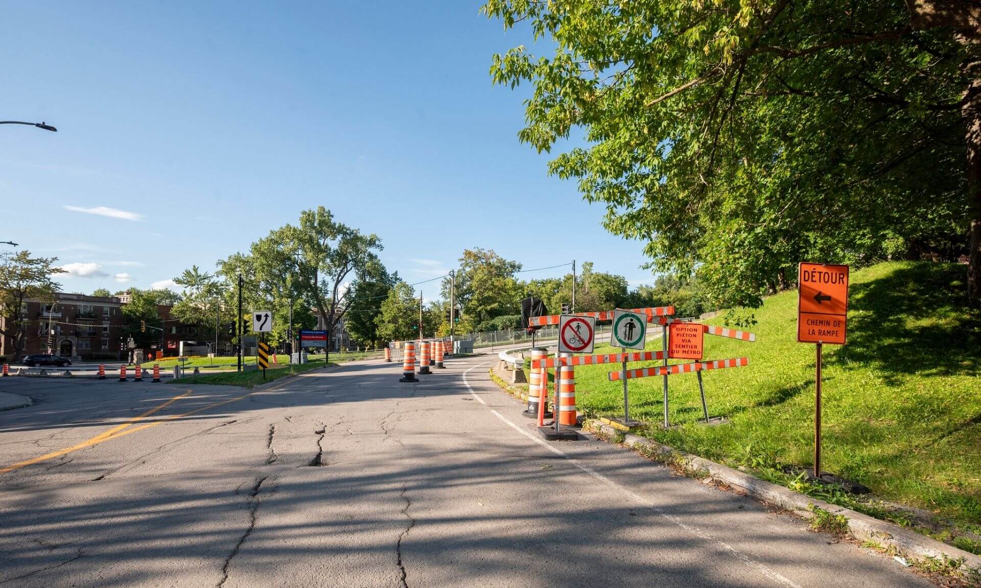 Importants travaux de sécurisation, de réfection et de resurfaçage des voies de circulation tels les chemins de la Rampe et de la Tour, au bénéfice des piétons, des cyclistes et des automobilistes.