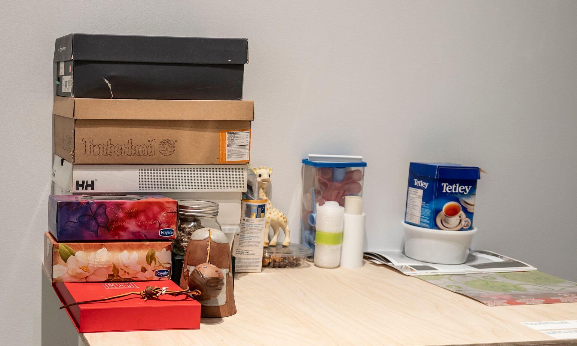 Le visiteur est convié à déplacer ces objets