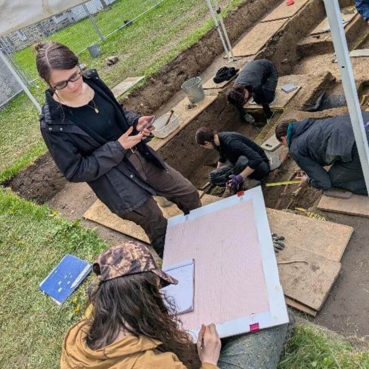 Fouille des sols à 80-100cm sous la surface